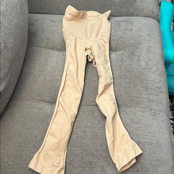 SKIMS NWOT Everyday sculpt - capri - small/medium - Picture 3 of 5